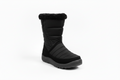 Bota invierno fondo blanco y negro