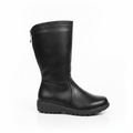 Bota negra con fondo blanco
