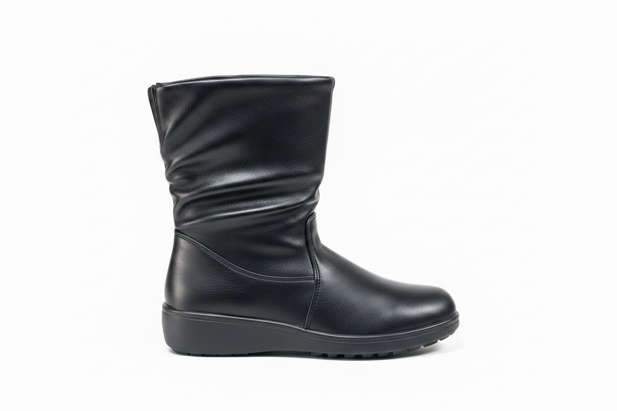Bota Negra Minimalista con Caña Fruncida y Suela Bicolor - 35